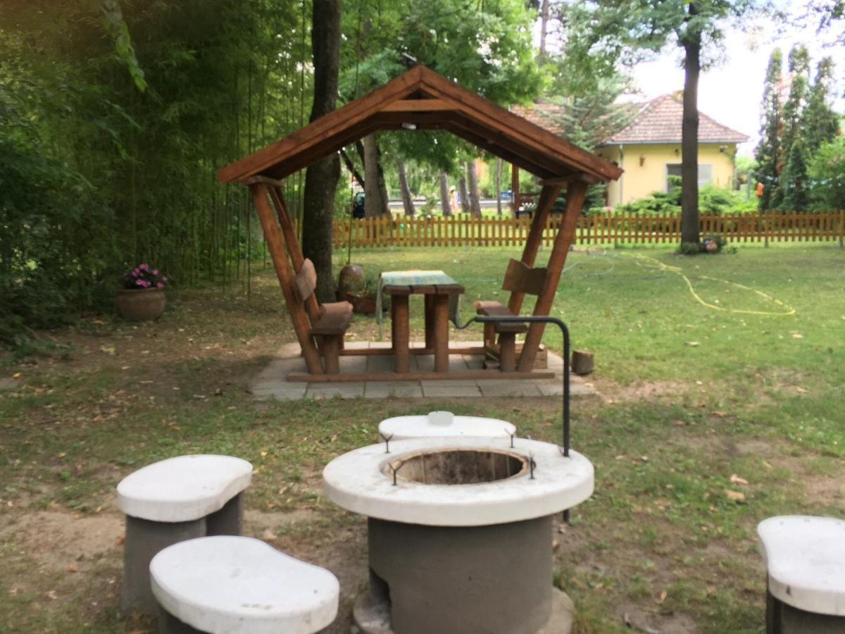 Honvéd apartmanház Balatonlelle Exterior foto