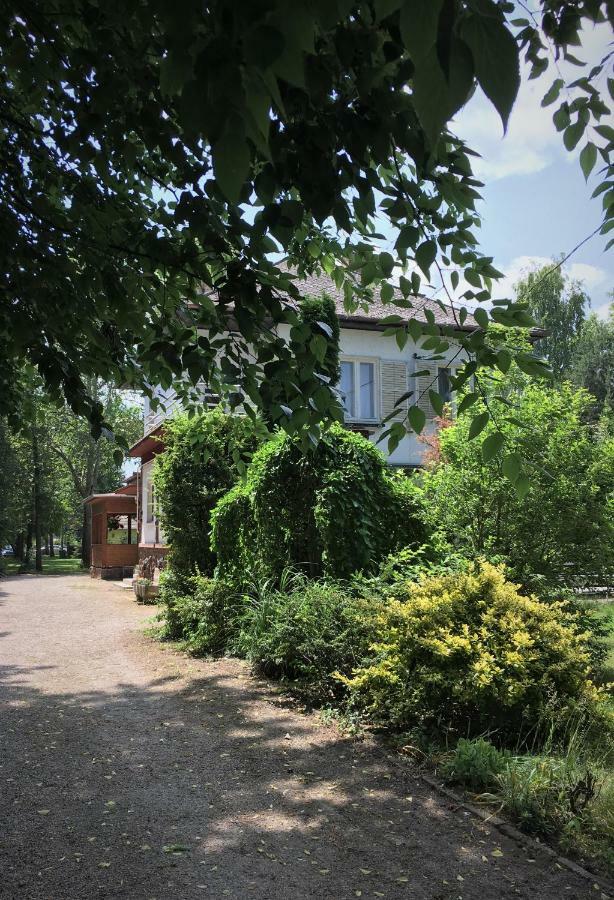 Honvéd apartmanház Balatonlelle Exterior foto